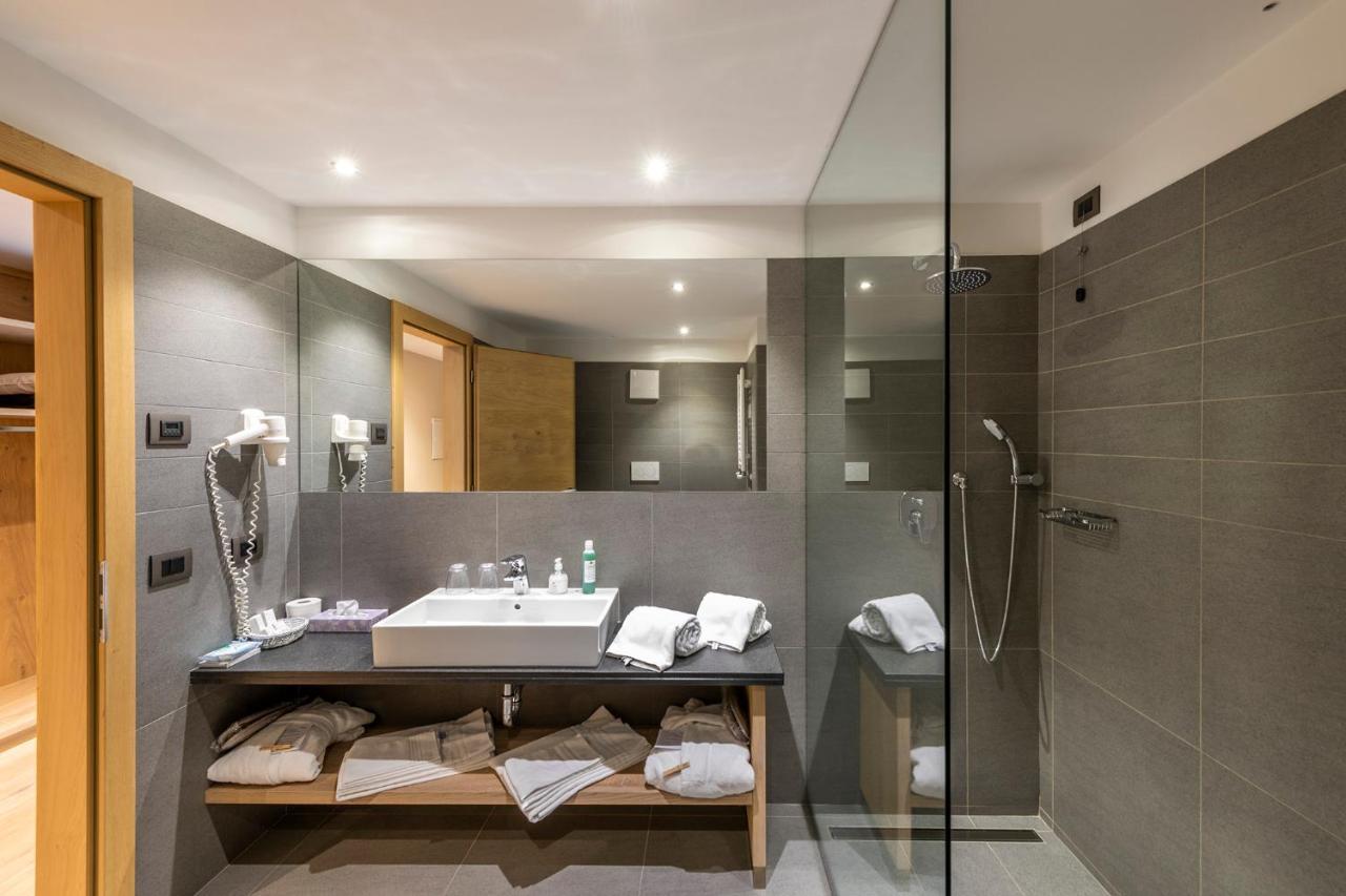Design & Suite Hotel Ciarnadoi Vigo di Fassa Exterior foto