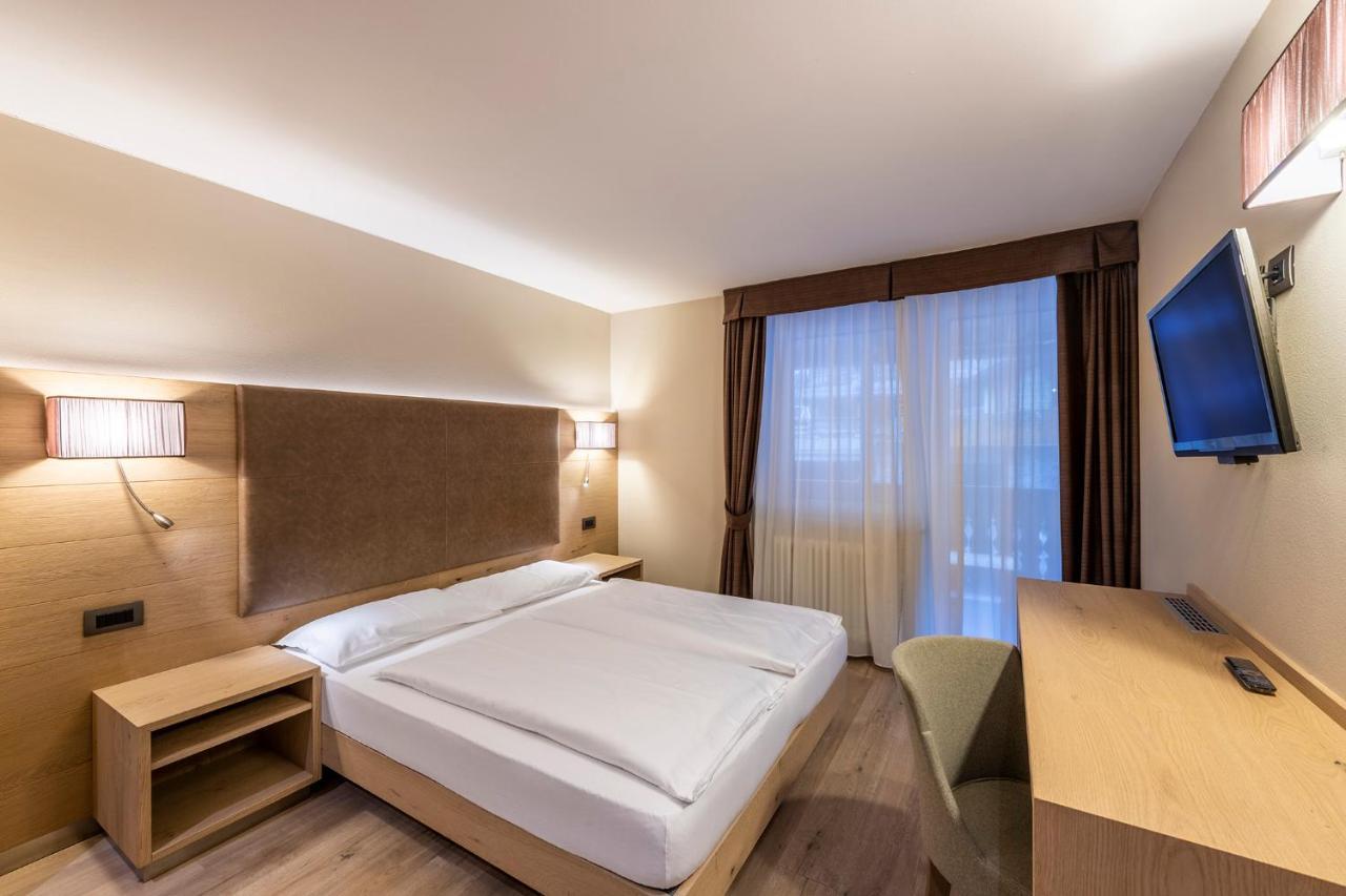 Design & Suite Hotel Ciarnadoi Vigo di Fassa Exterior foto