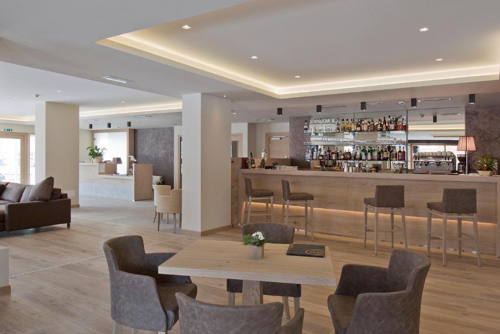 Design & Suite Hotel Ciarnadoi Vigo di Fassa Exterior foto
